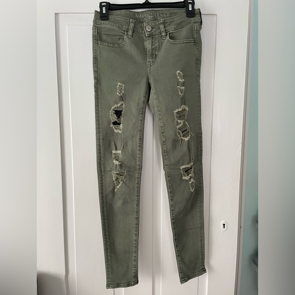 American Eagle Green Jegging, size 2. Gently used.